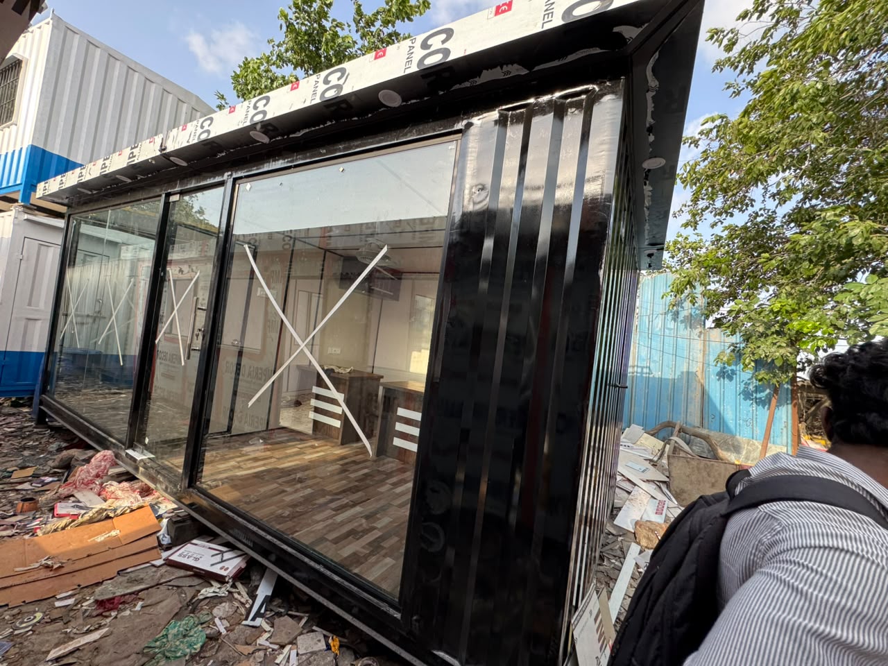 Luxury Executive Glass Facade Cabin Front